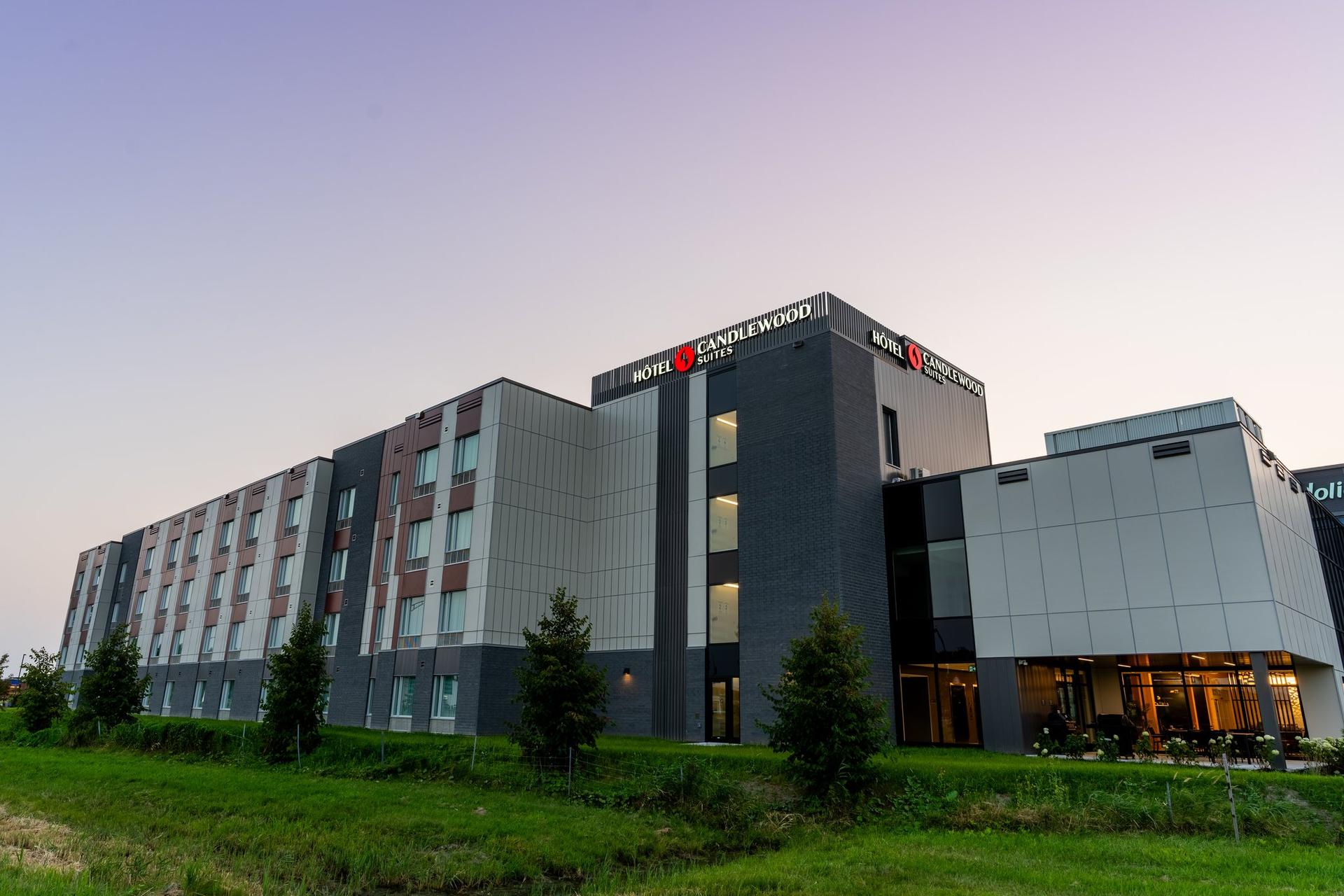 Candlewood Suites Trois-Rivieres Ouest в Труа-Ривьер, QC