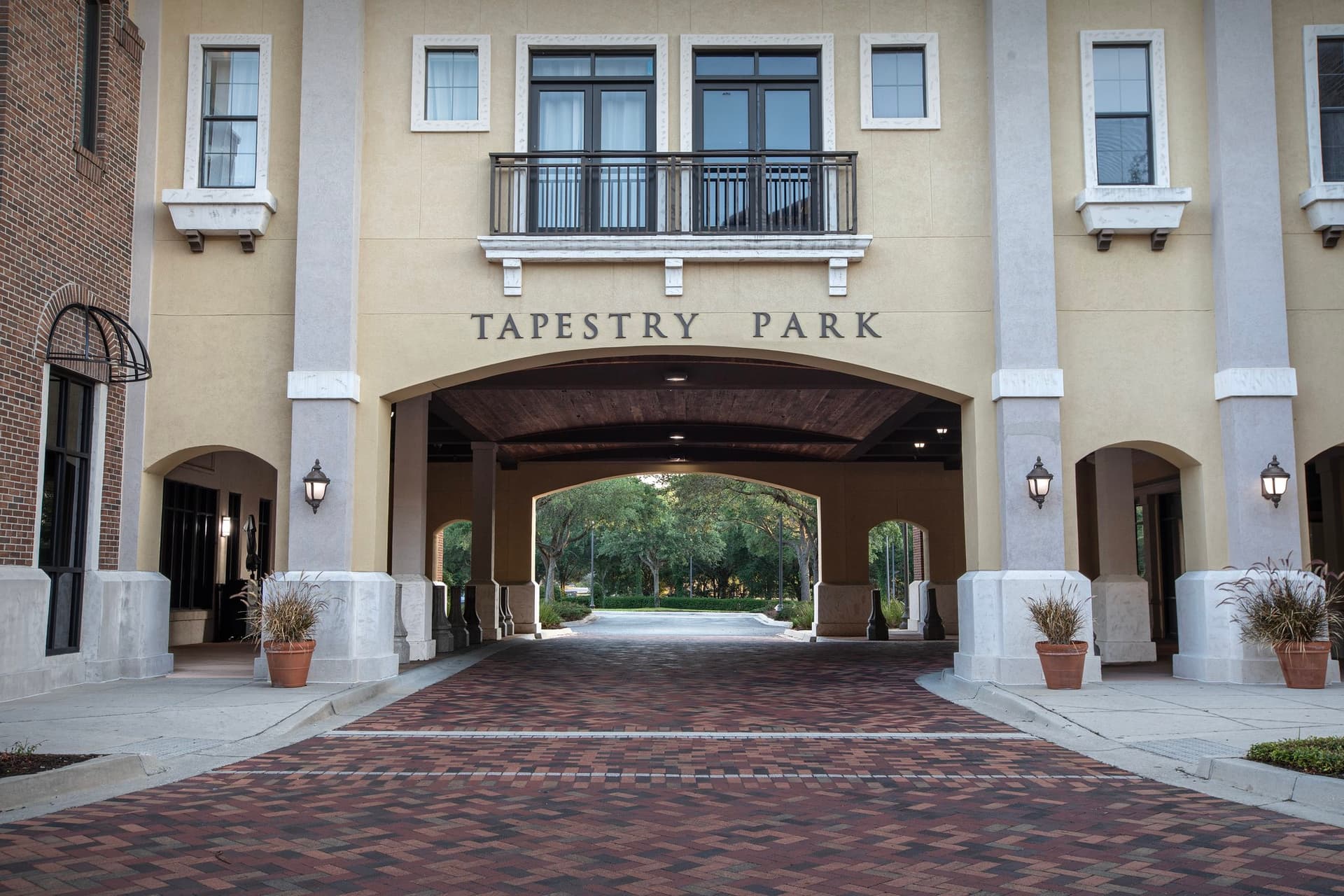 Hotel Indigo Jacksonville-Deerwood Park в Джексонвилл, FL