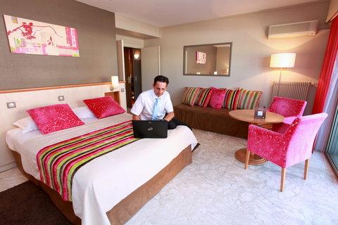 Juan-Les-Pins, FR 的 Les Strelitzias