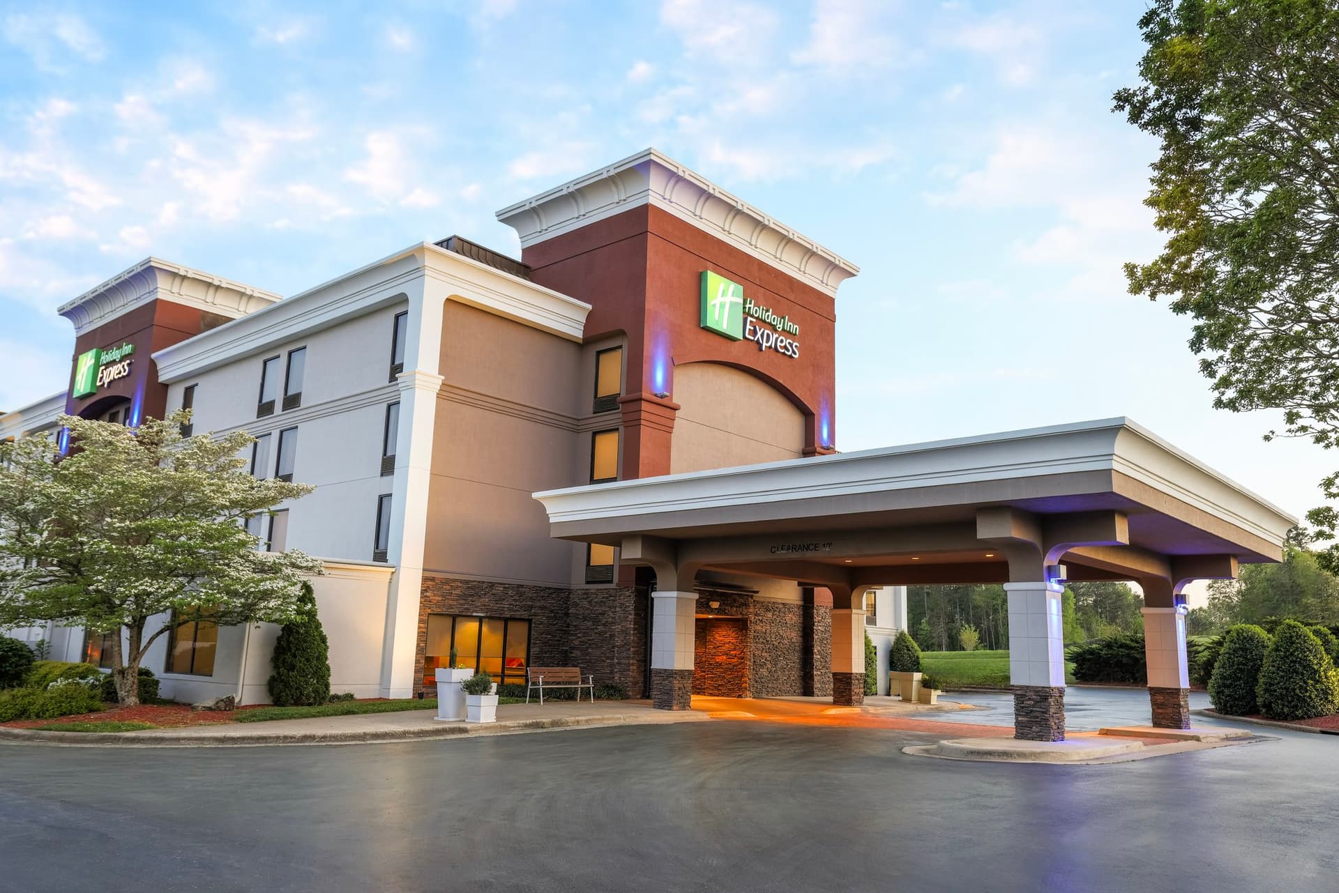 Holiday Inn Express Burlington в Берлингтон, NC