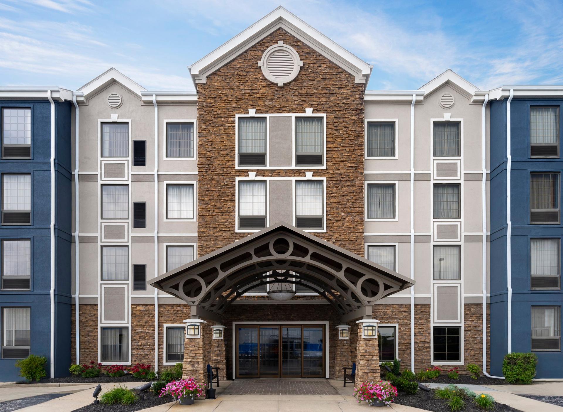 Staybridge Suites Indianapolis-Airport в Плейнфилд, IN