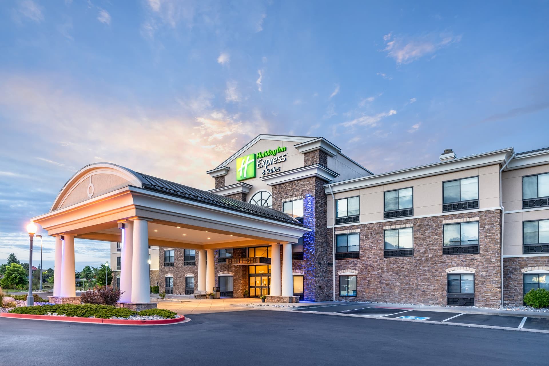 Holiday Inn Express Hotel & Suites Colorado Springs-First & Main ใน โคโลราโดสปริง, CO