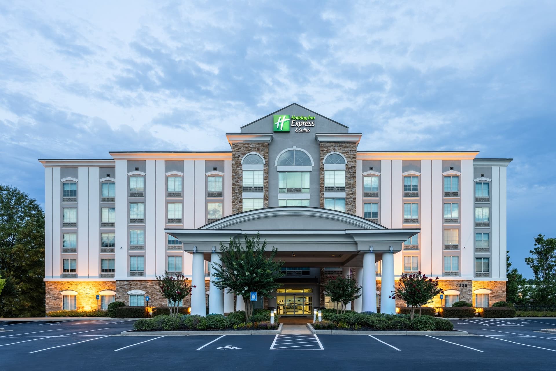 Holiday Inn Express Hotel & Suites Columbus at Northlake в Колумб, GA