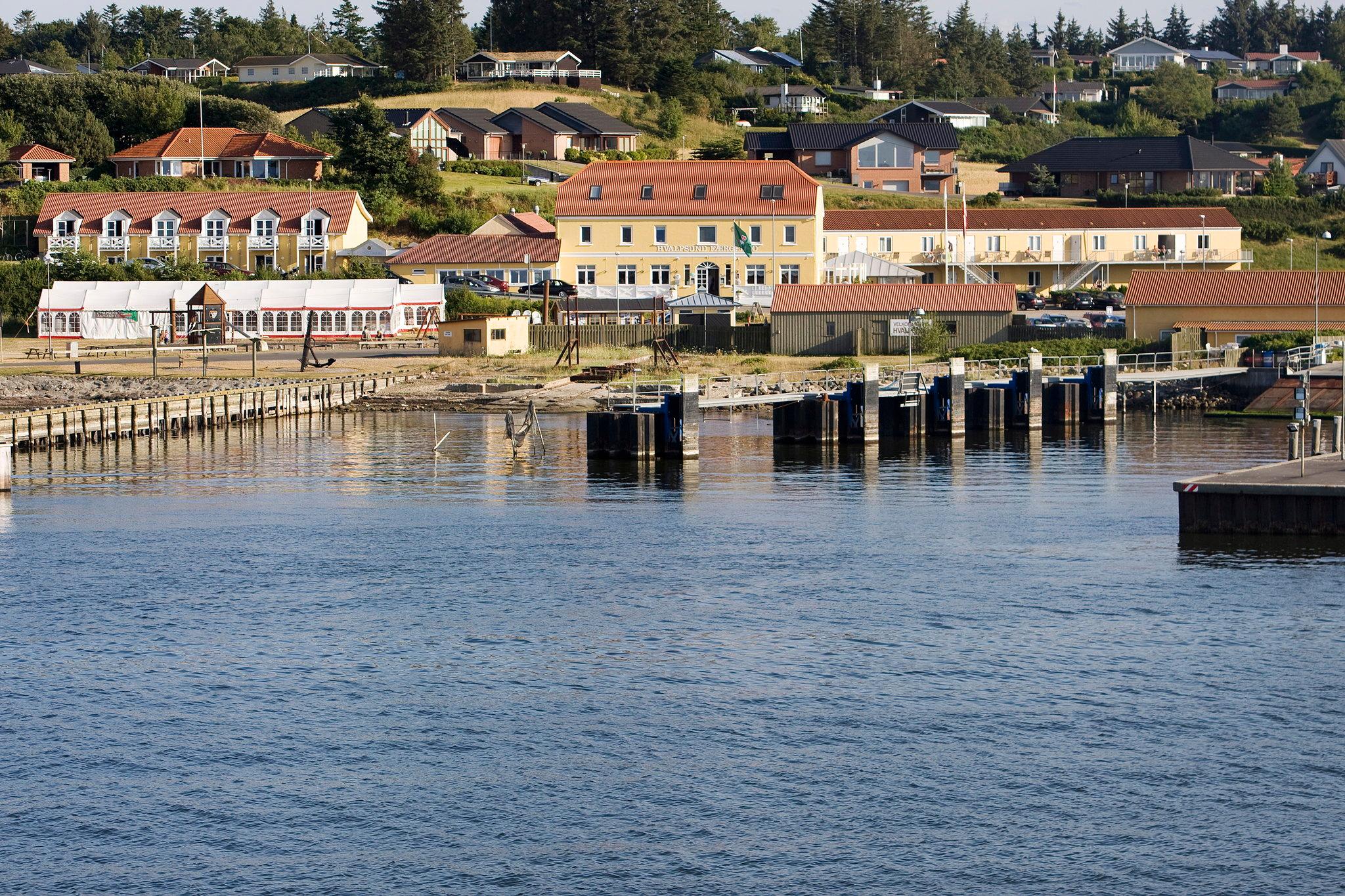 Hvalpsund Faergekro image