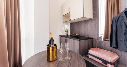 Almere, NL 的 Plaza Premium Almere