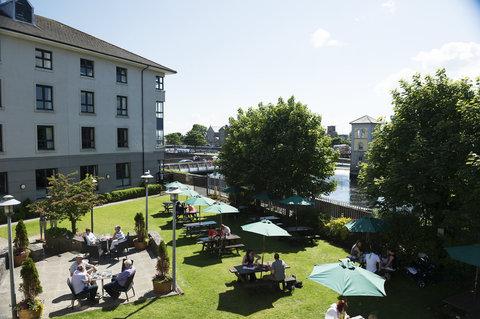 Galway, IE 的 Leonardo Hotel Galway