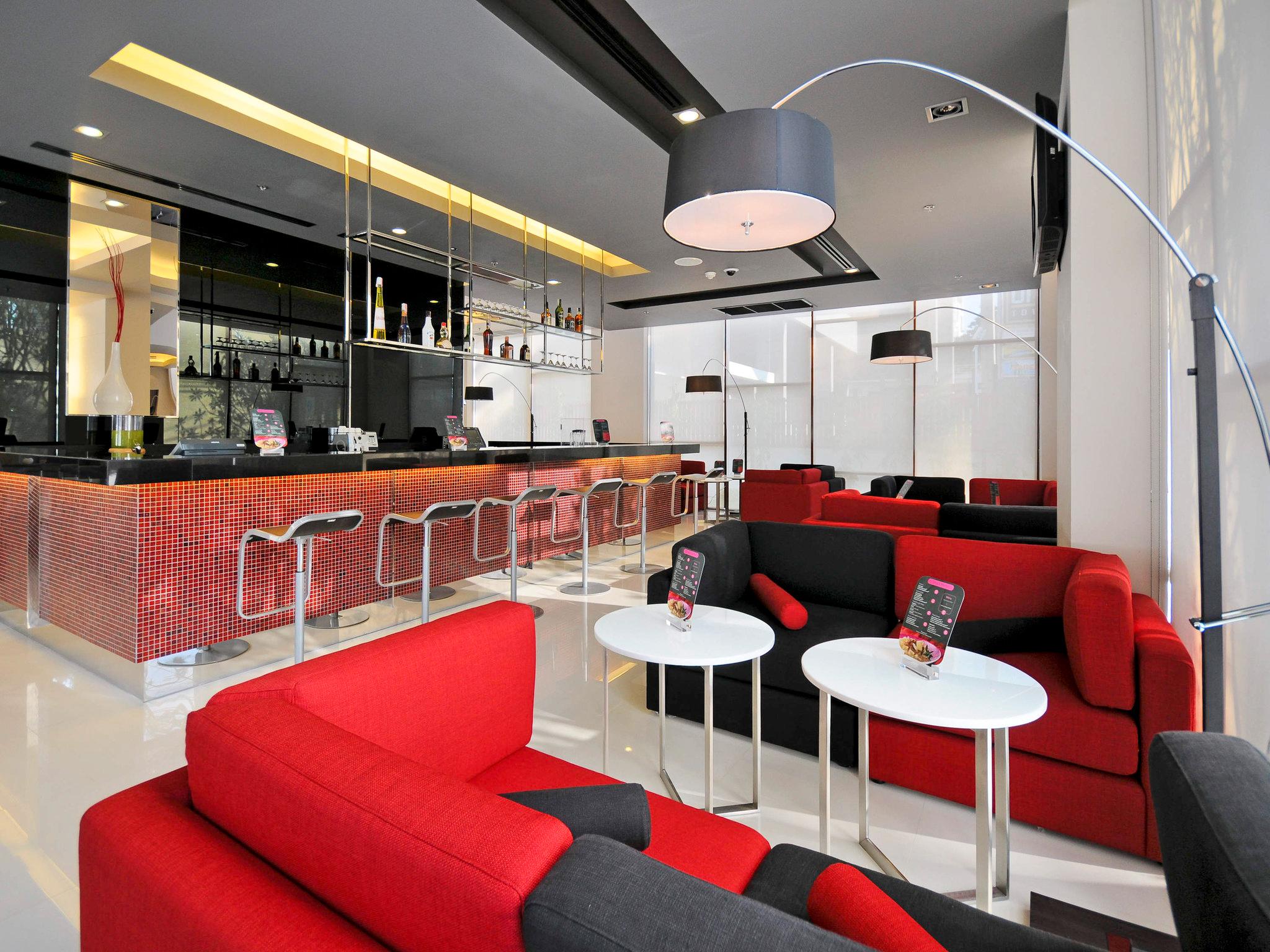 Hotel Ibis Bangkok Nana image