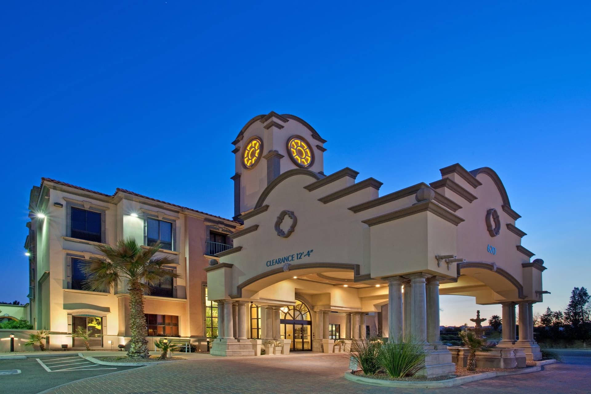 Holiday Inn Express Hotel & Suites Tucson Mall в Тусон, AZ