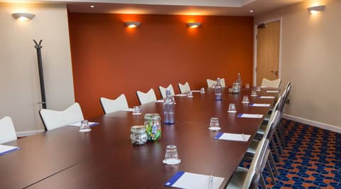 Holiday Inn Express Dunfermline в Данфермлин, GB2