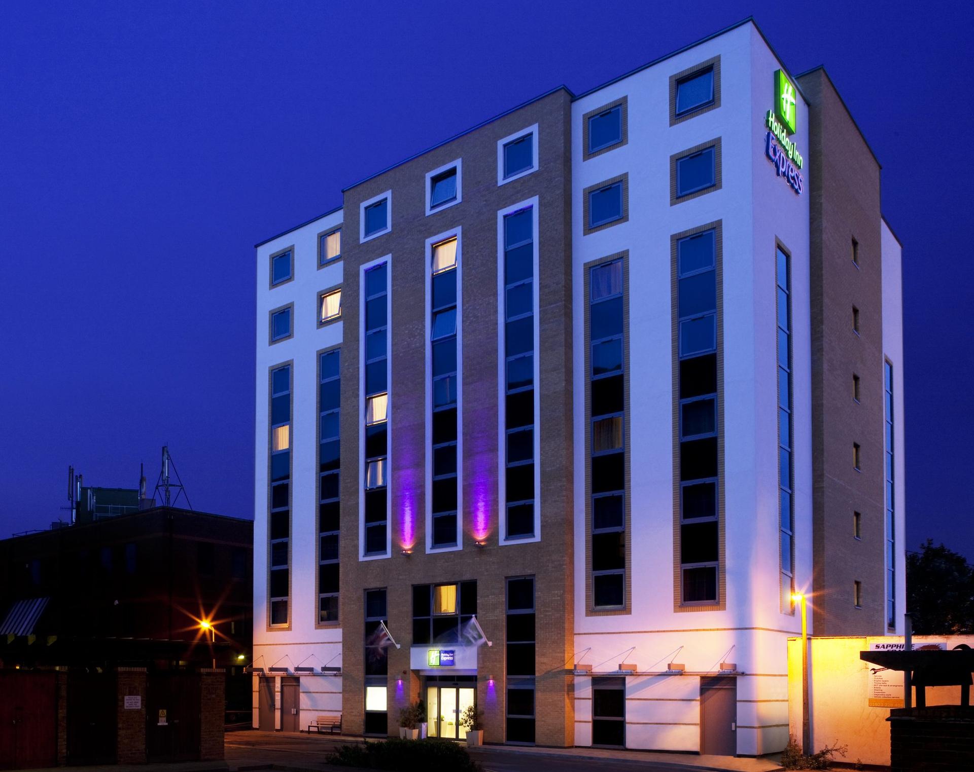 Holiday Inn Express London-Watford Junction в Уотфорд, GB1