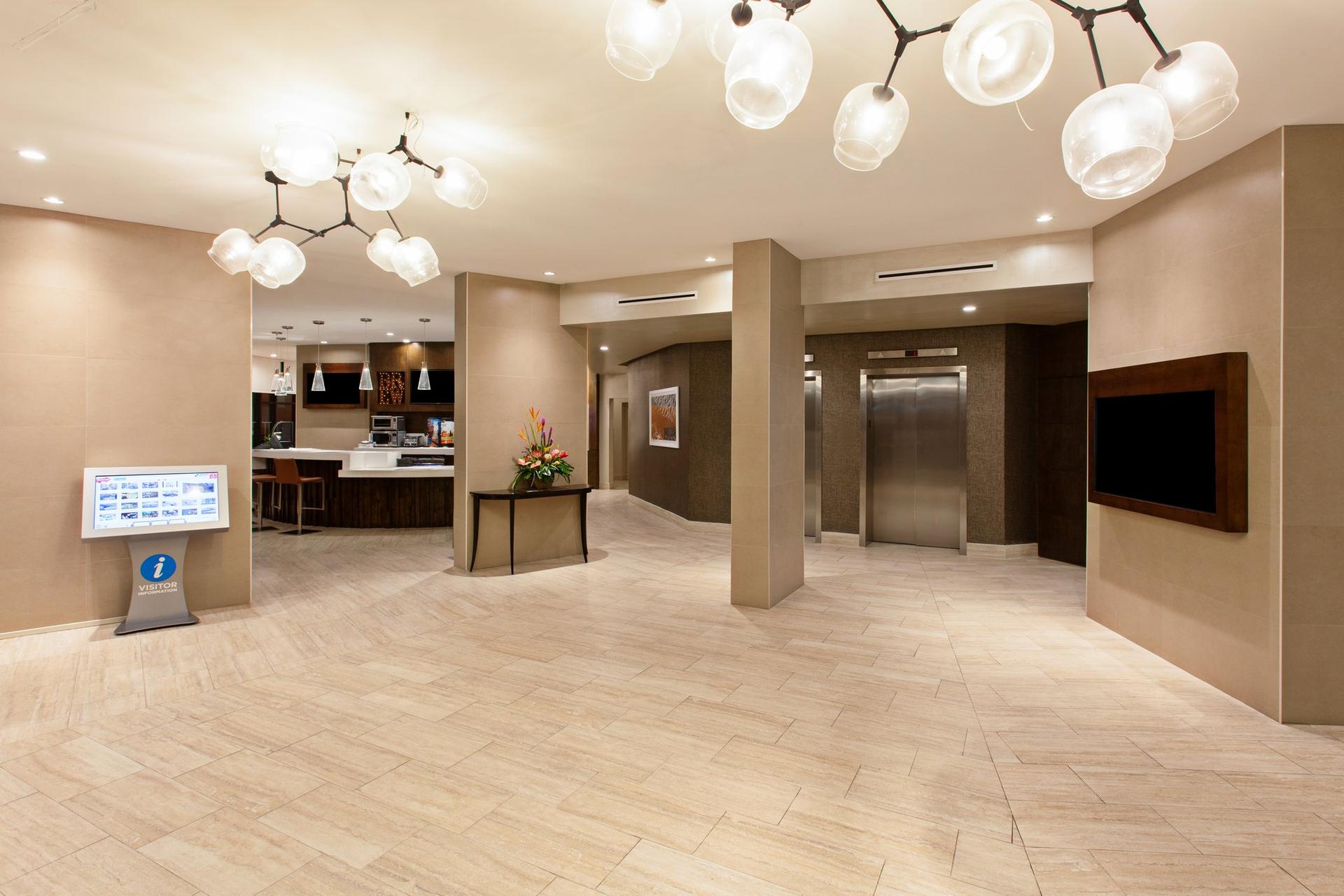 Holiday Inn Long Beach Airport в Лонг-Бич, CA