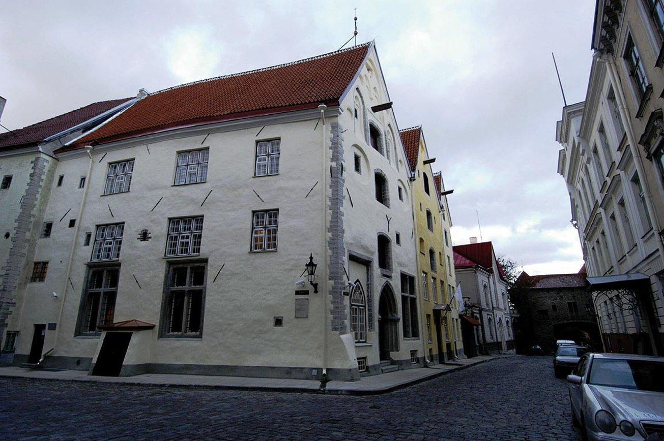 The Three Sisters Hotel image