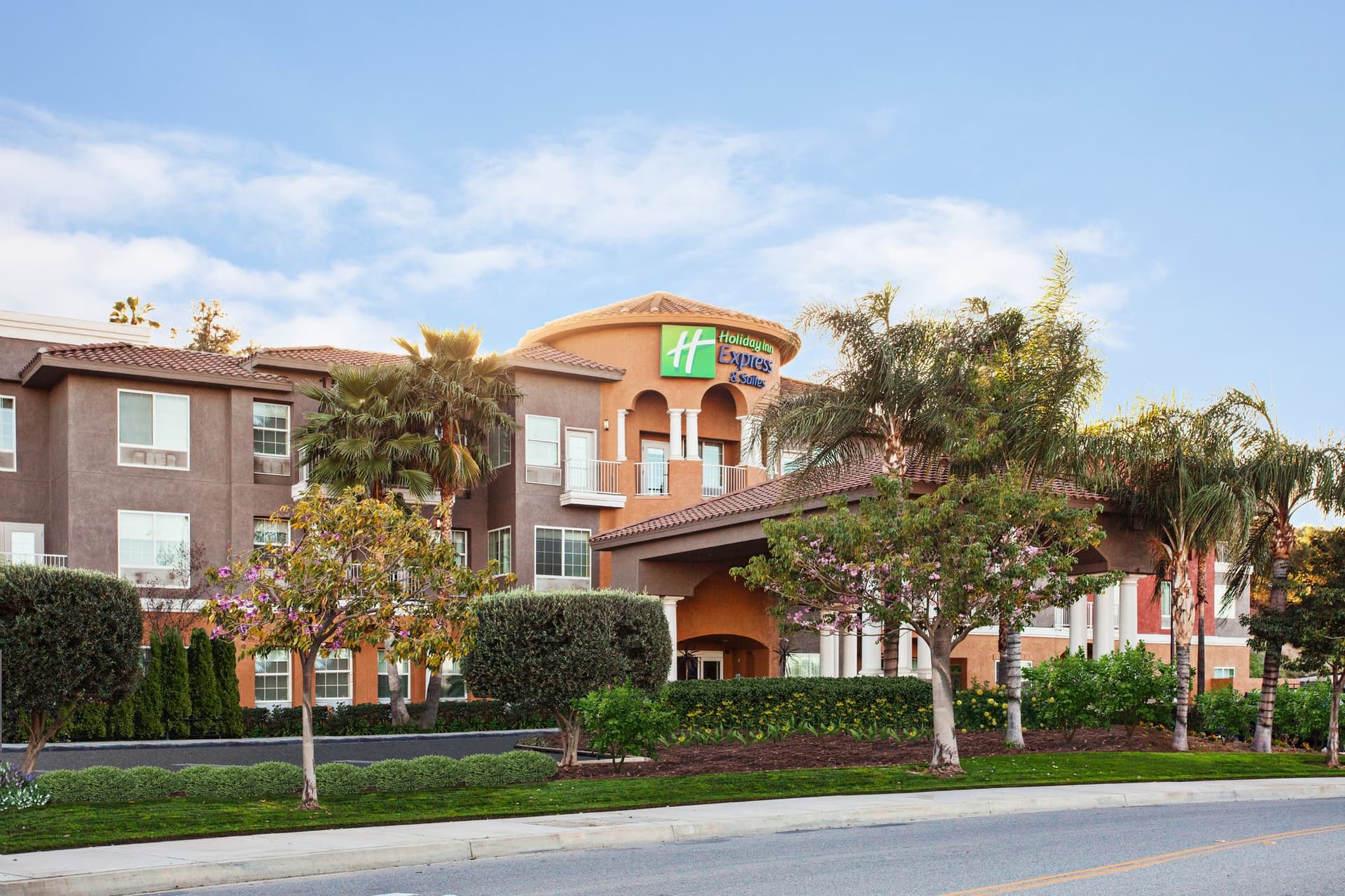 Holiday Inn Express Hotel & Suites Corona a Corona, CA