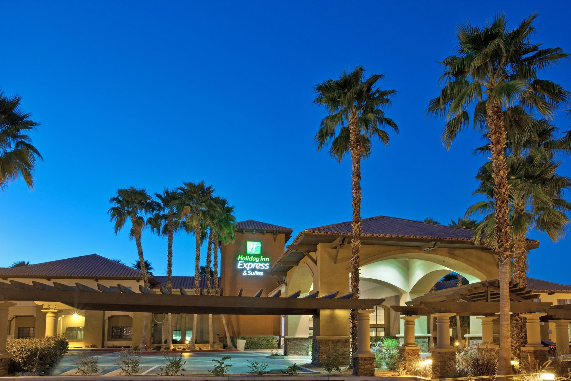 Holiday Inn Express & Suites Rancho Mirage - Palm Spgs Area в Ранчо Мираж, CA