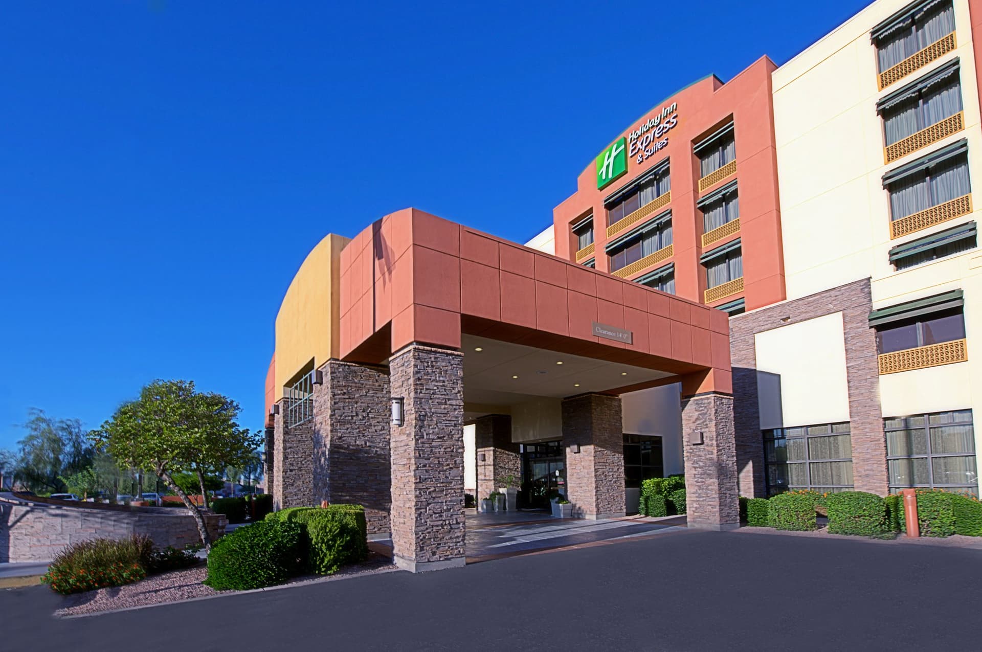Holiday Inn Express & Suites Tempe в Темпе, AZ