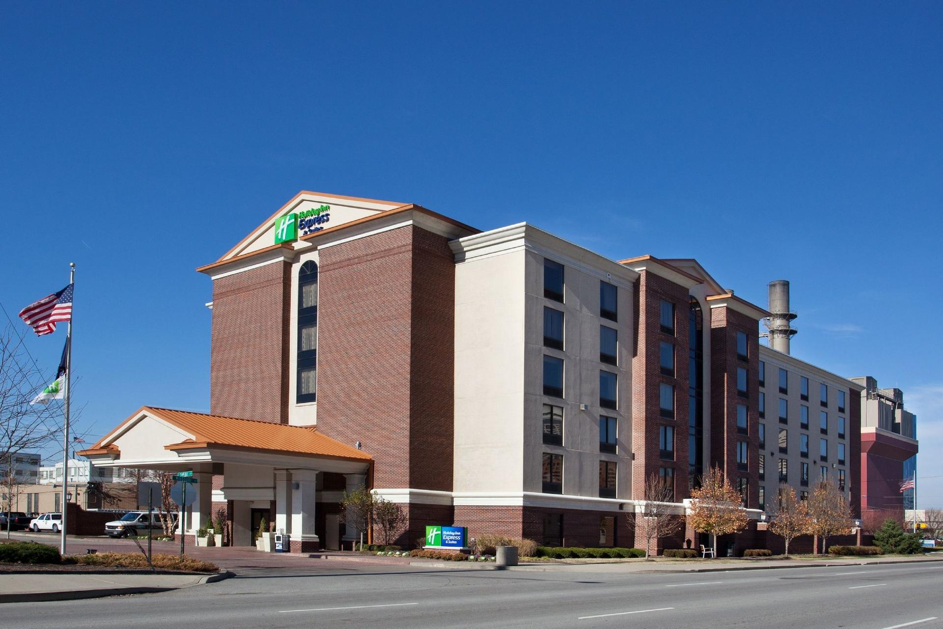 Holiday Inn Express & Suites Indianapolis Dtn-Conv Ctr Area в Индианаполис, IN