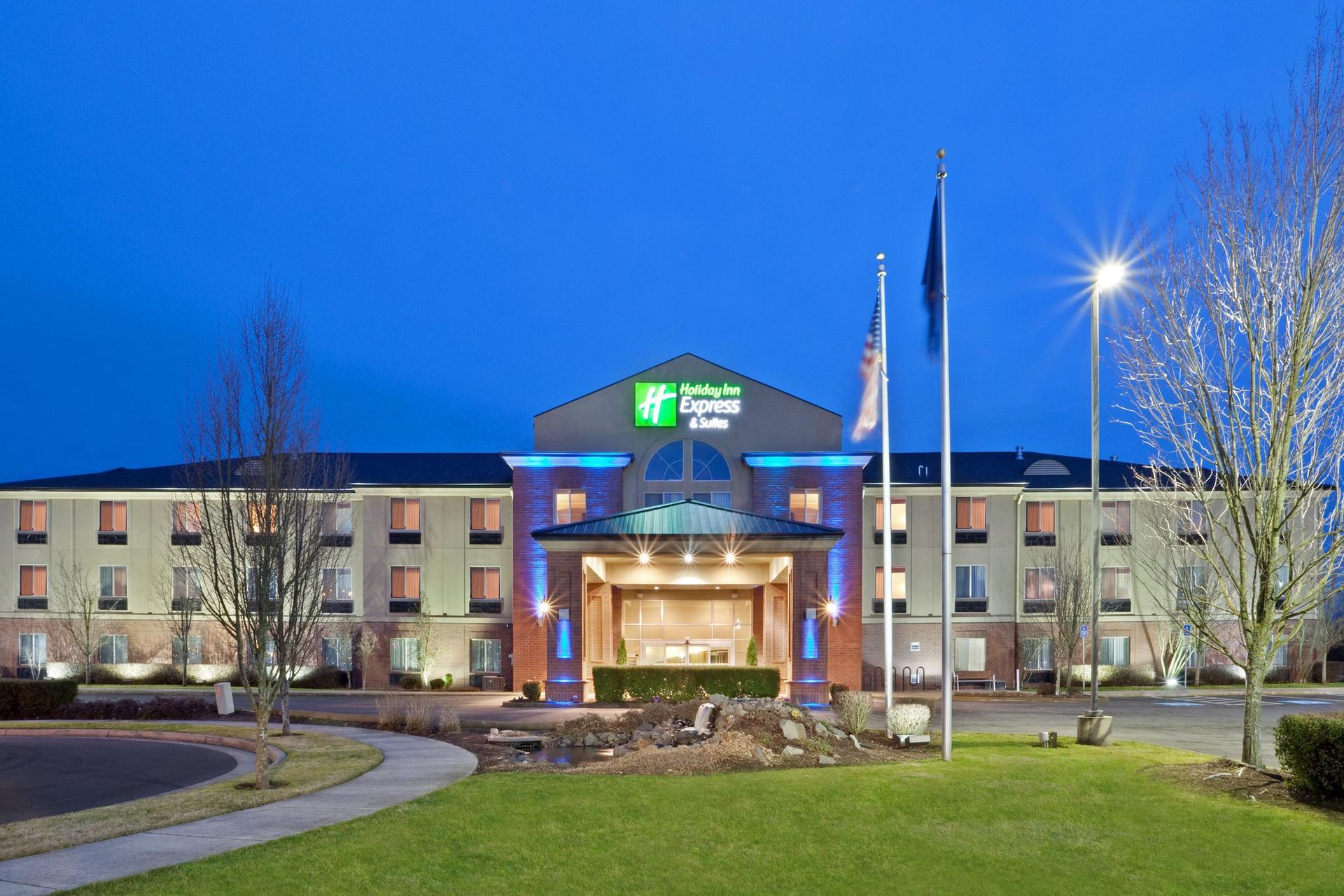 Holiday Inn Express & Suites Albany Oregon в Олбани, OR