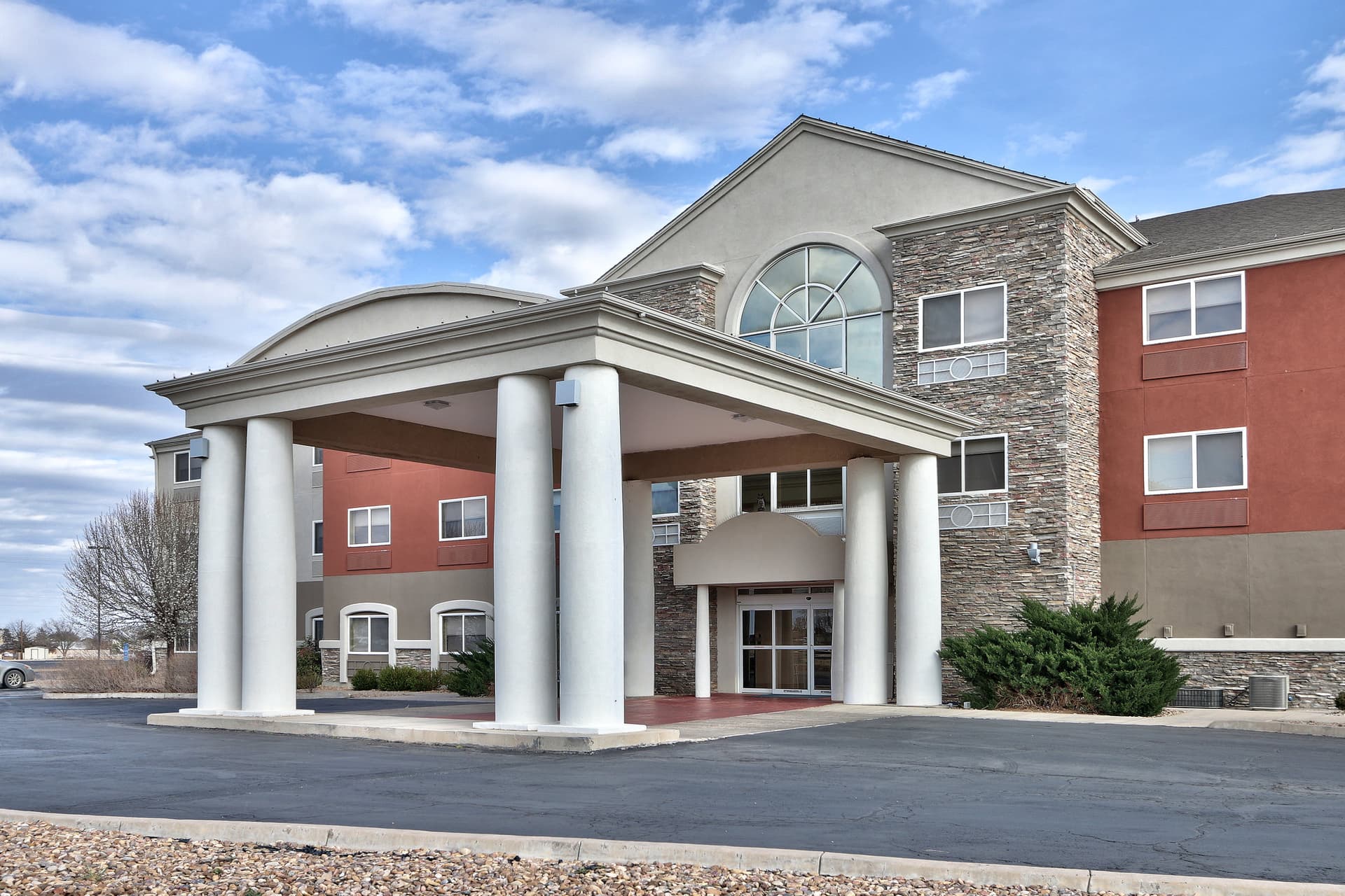 Holiday Inn Express Hotel & Suites Portales в Порталы, NM