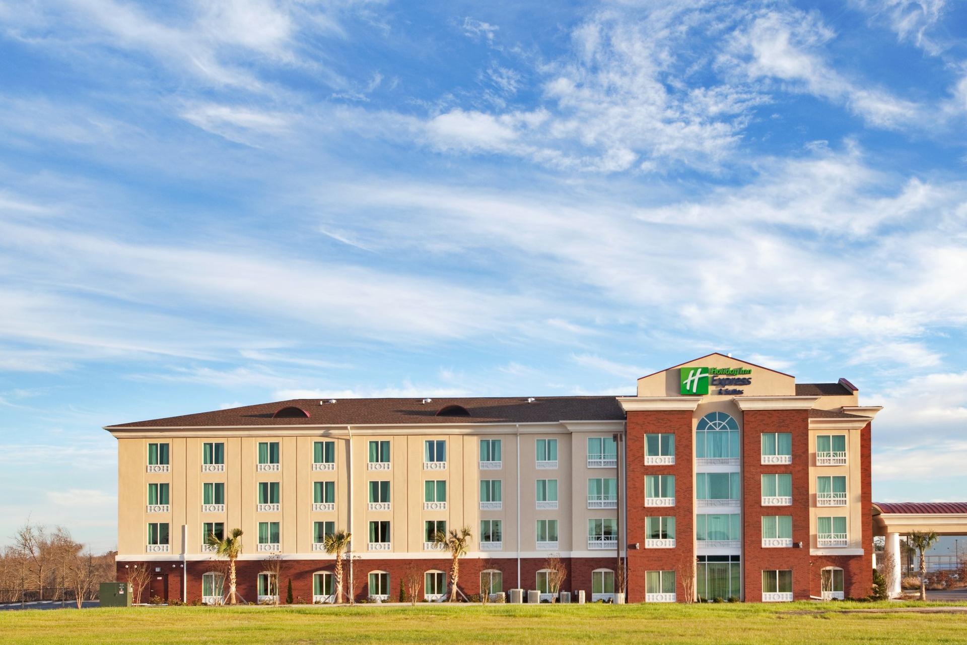 Holiday Inn Express Hotel & Suites Newberry в Ньюберри, SC