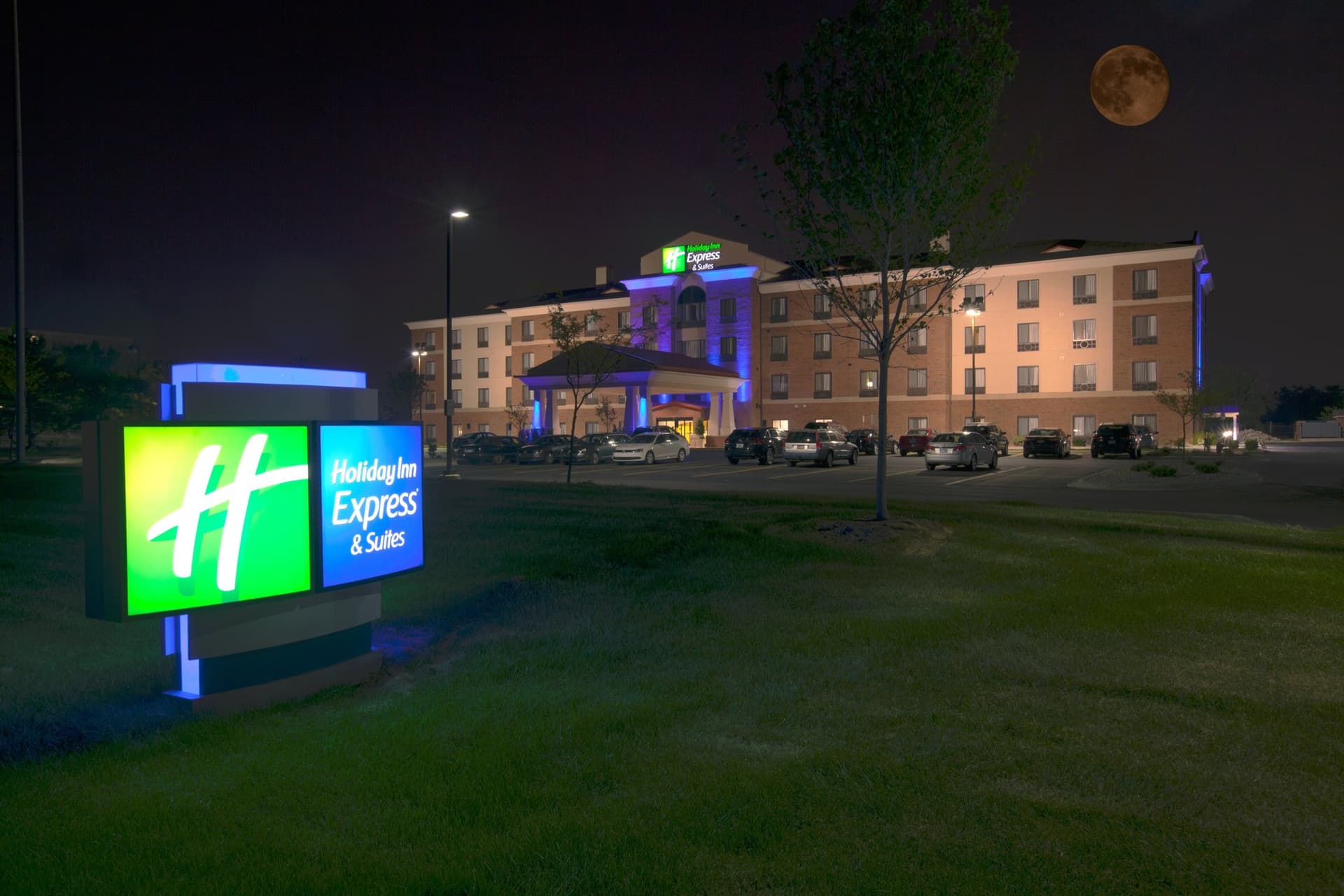 Holiday Inn Express & Suites Detroit North - Troy в Троя, MI