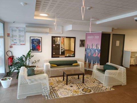 Adagio Access Poitiers Hotel в Poitiers, FR