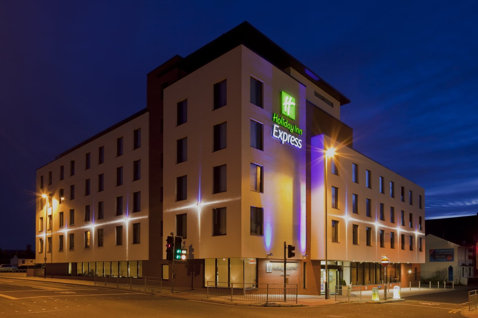 Holiday Inn Express Cheltenham Town Centre в Челтнем, GB1