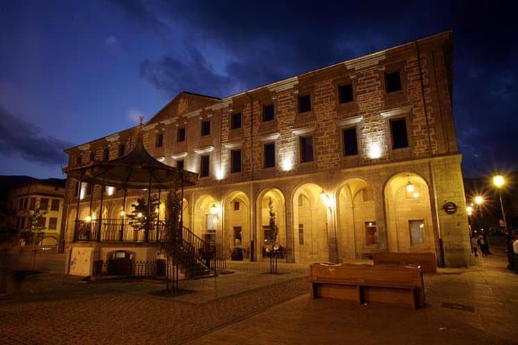 Hotel Balneario Orduna Plaza em Orduna, ES