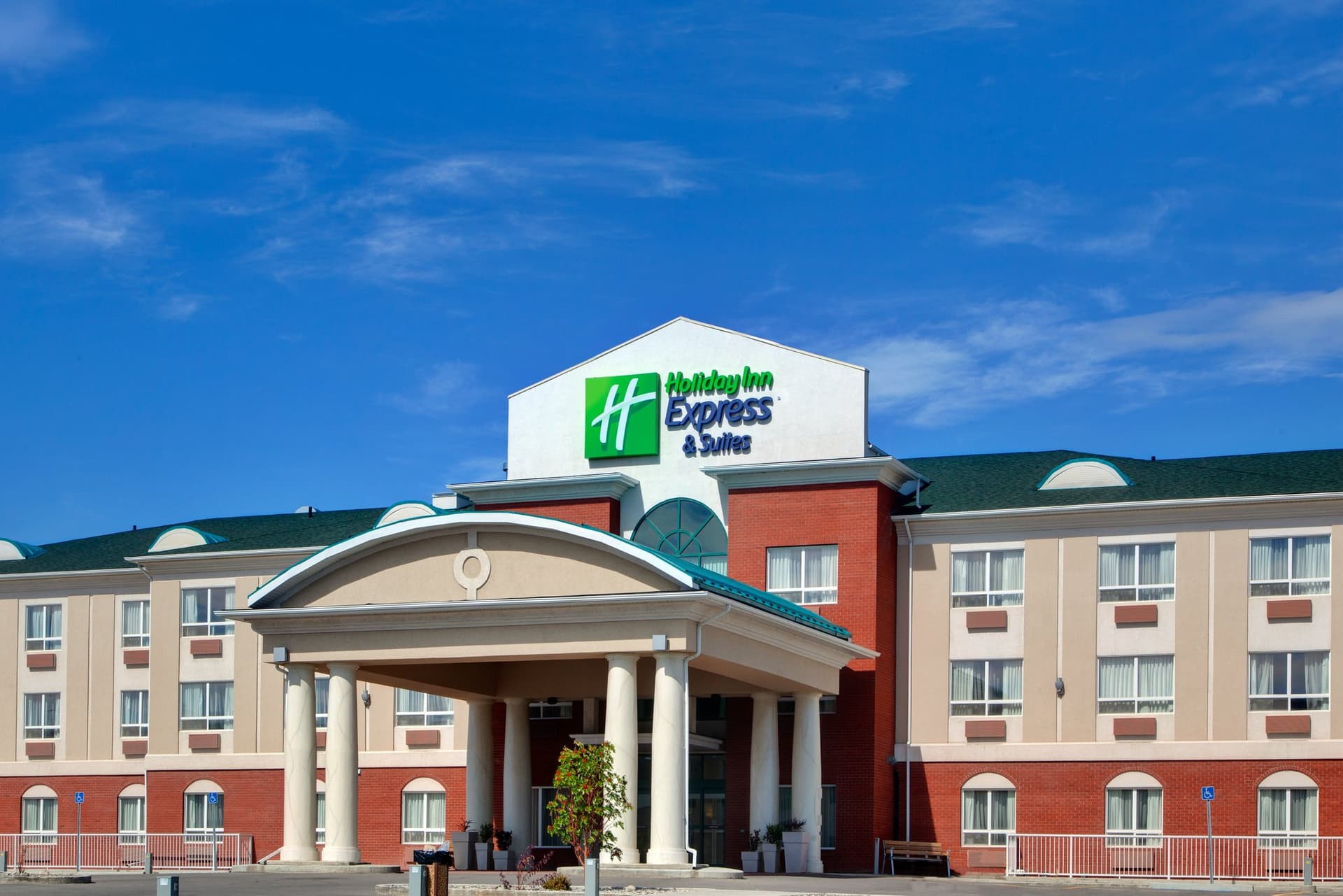 Holiday Inn Express Hotel & Suites Hinton в Хинтон, AB