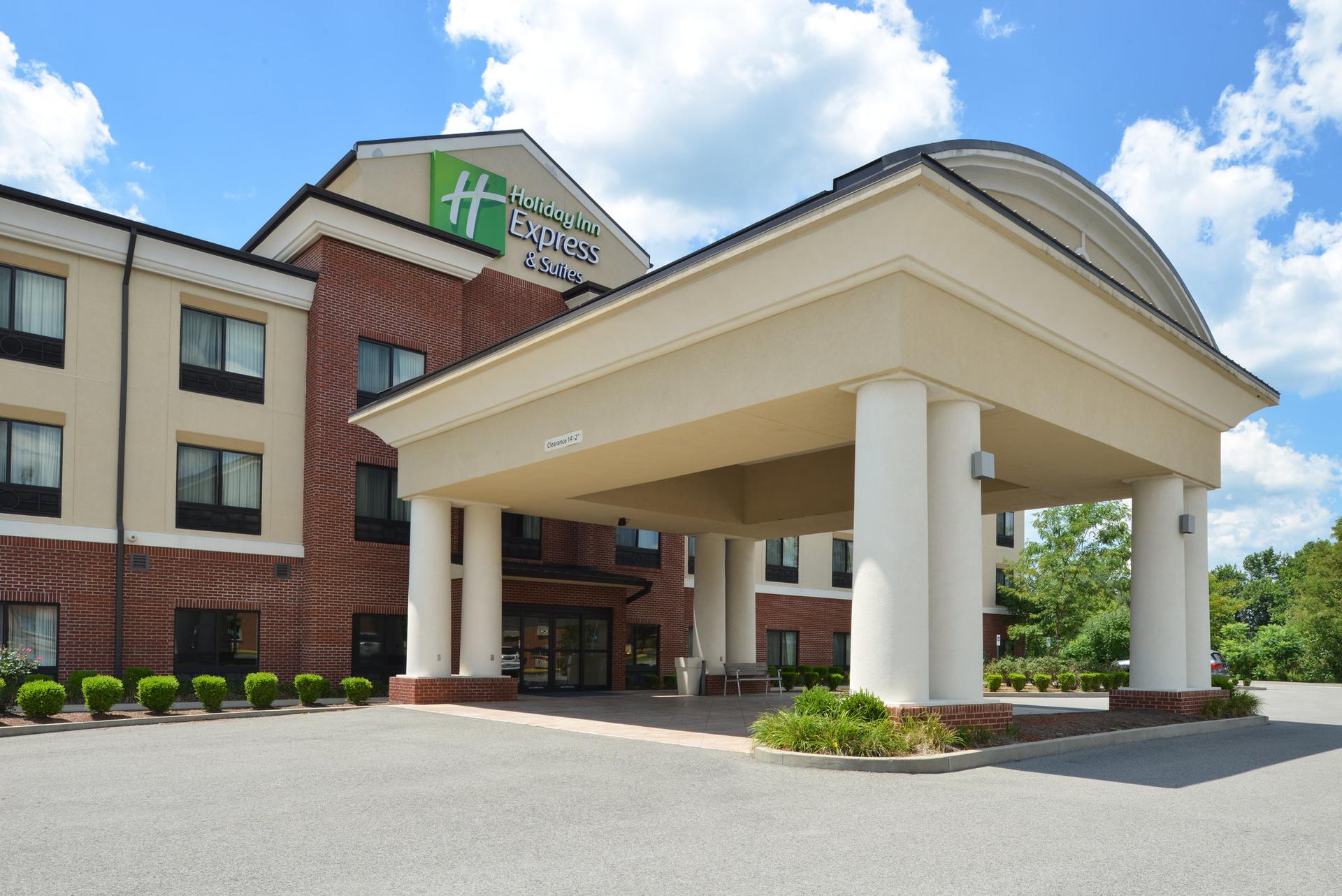 Holiday Inn Express and Suites - Fairmont в Фэрмонт, WV