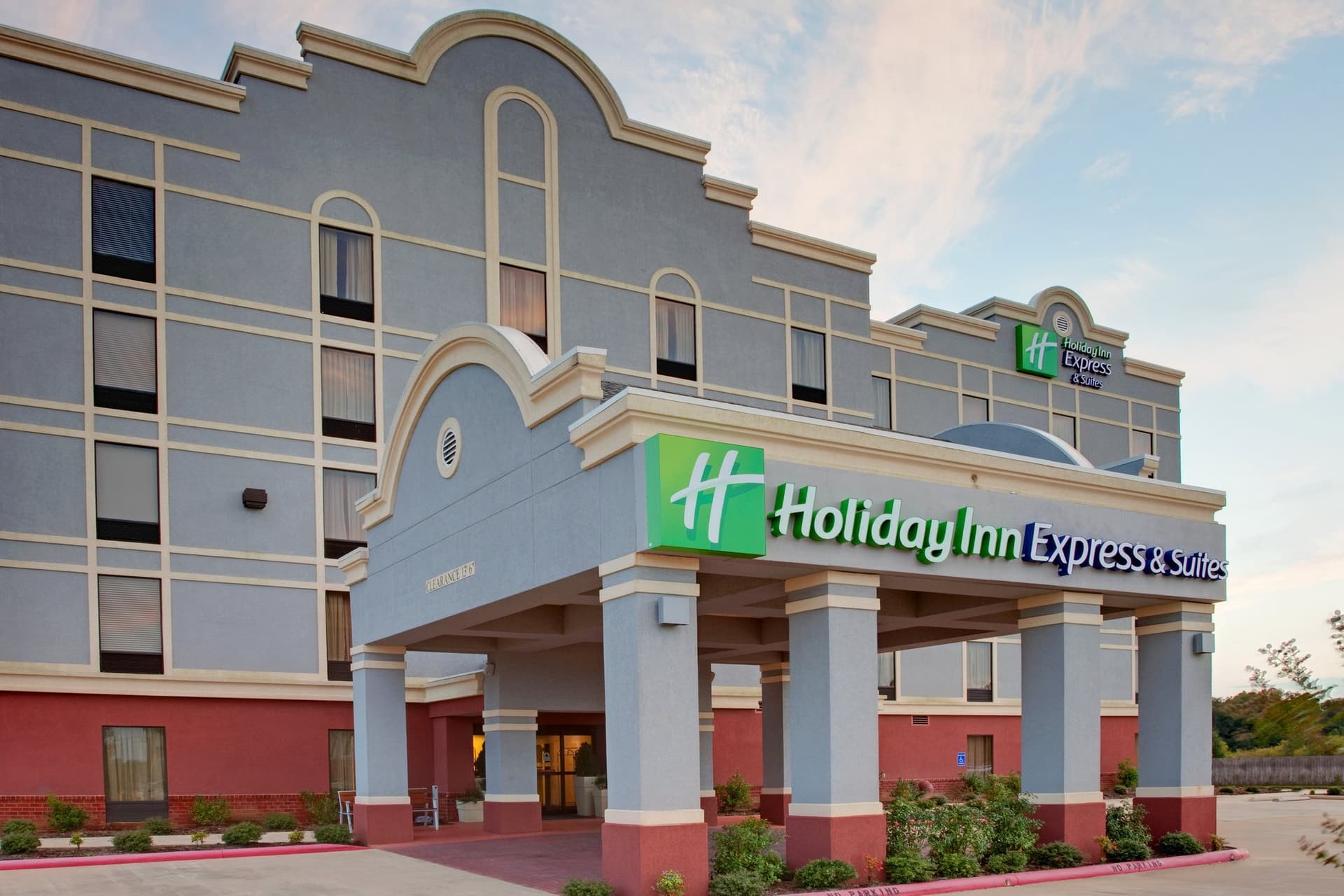 Holiday Inn Express Hotel & Suites Greenwood в лиственный лес, MS