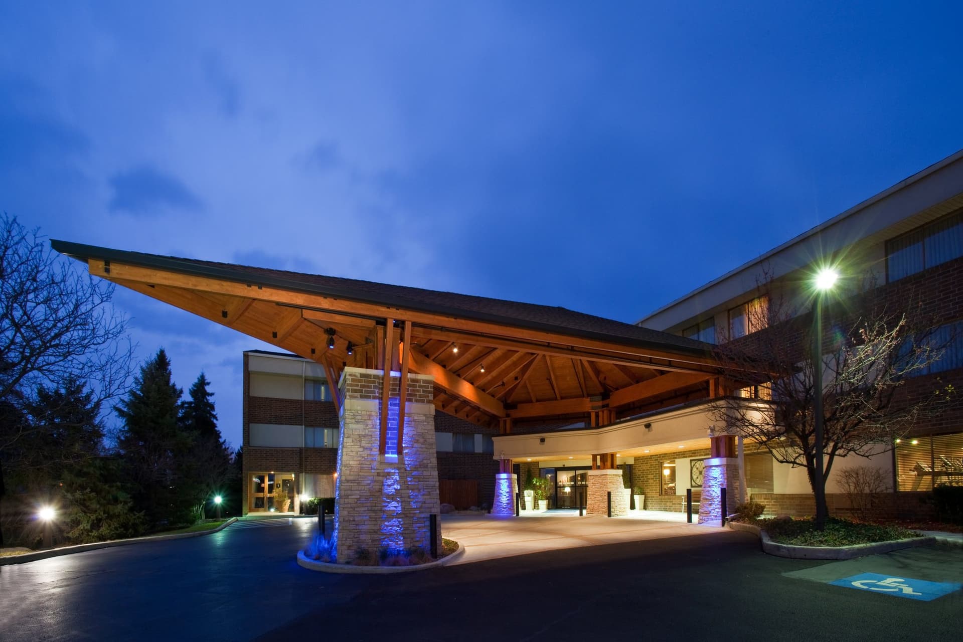 Holiday Inn Express Chicago-Downers Grove в Даунерс-Гроув, IL
