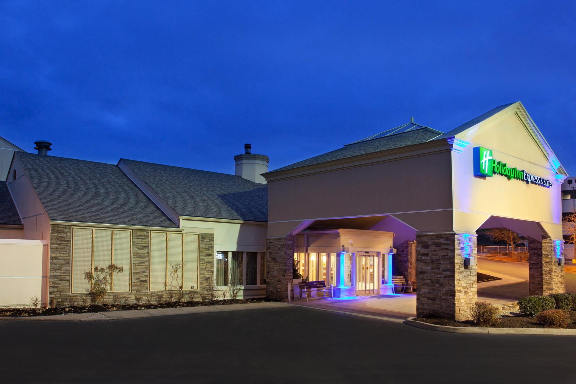 Holiday Inn Express & Suites Pittsburgh Airport в Питтсбург, PA