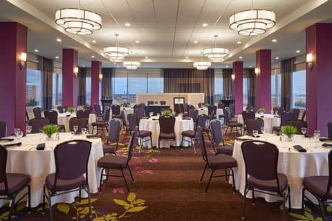 Holiday Inn Toronto International Airport в Торонто, ON