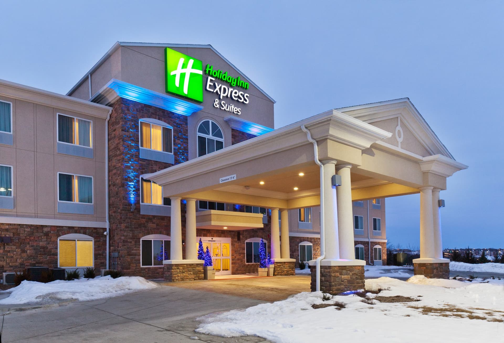 Holiday Inn Express & Suites Omaha I-80 ใน เกรตนา, NE