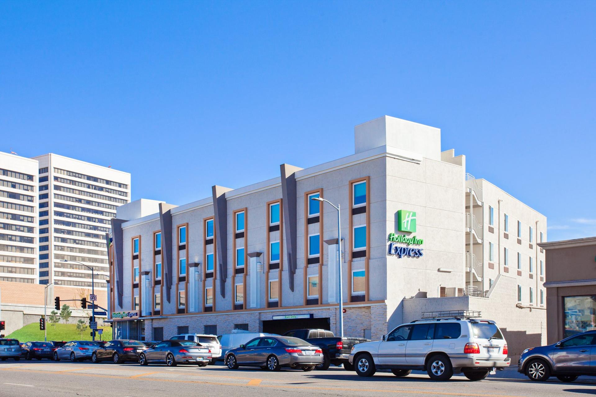 Holiday Inn Express - West LA в Лос Анджелес, CA