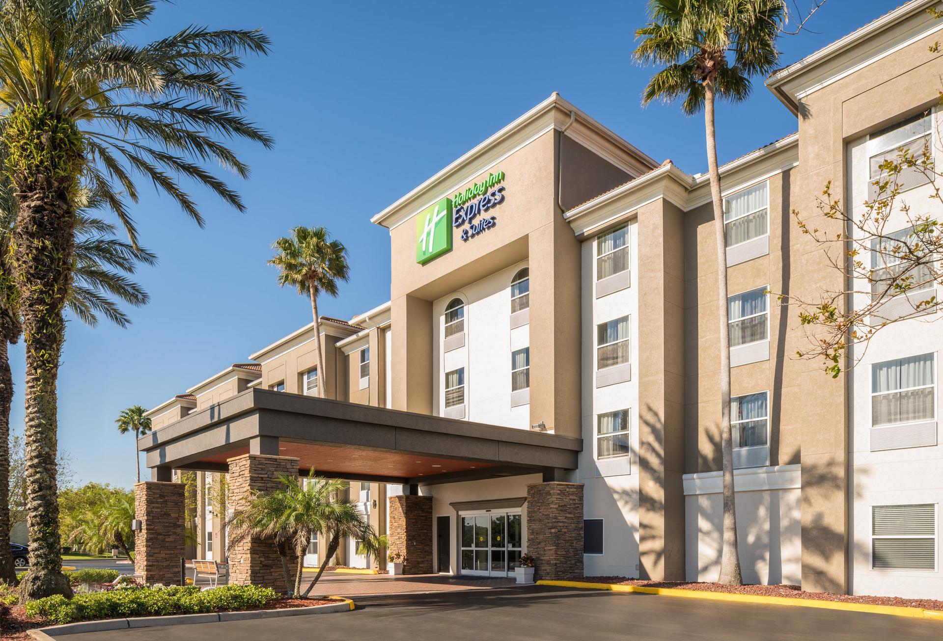 Holiday Inn Express & Suites Orlando International Airport в Орландо, FL