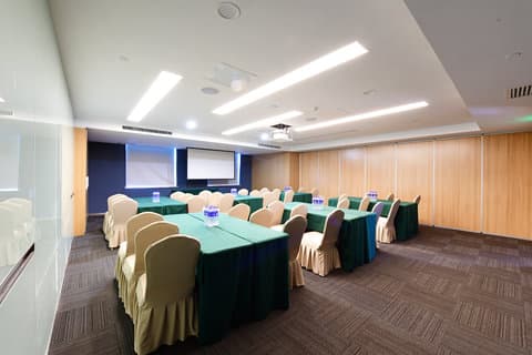 Holiday Inn Express Changchun High-Tech Zone в Чанчунь, CN