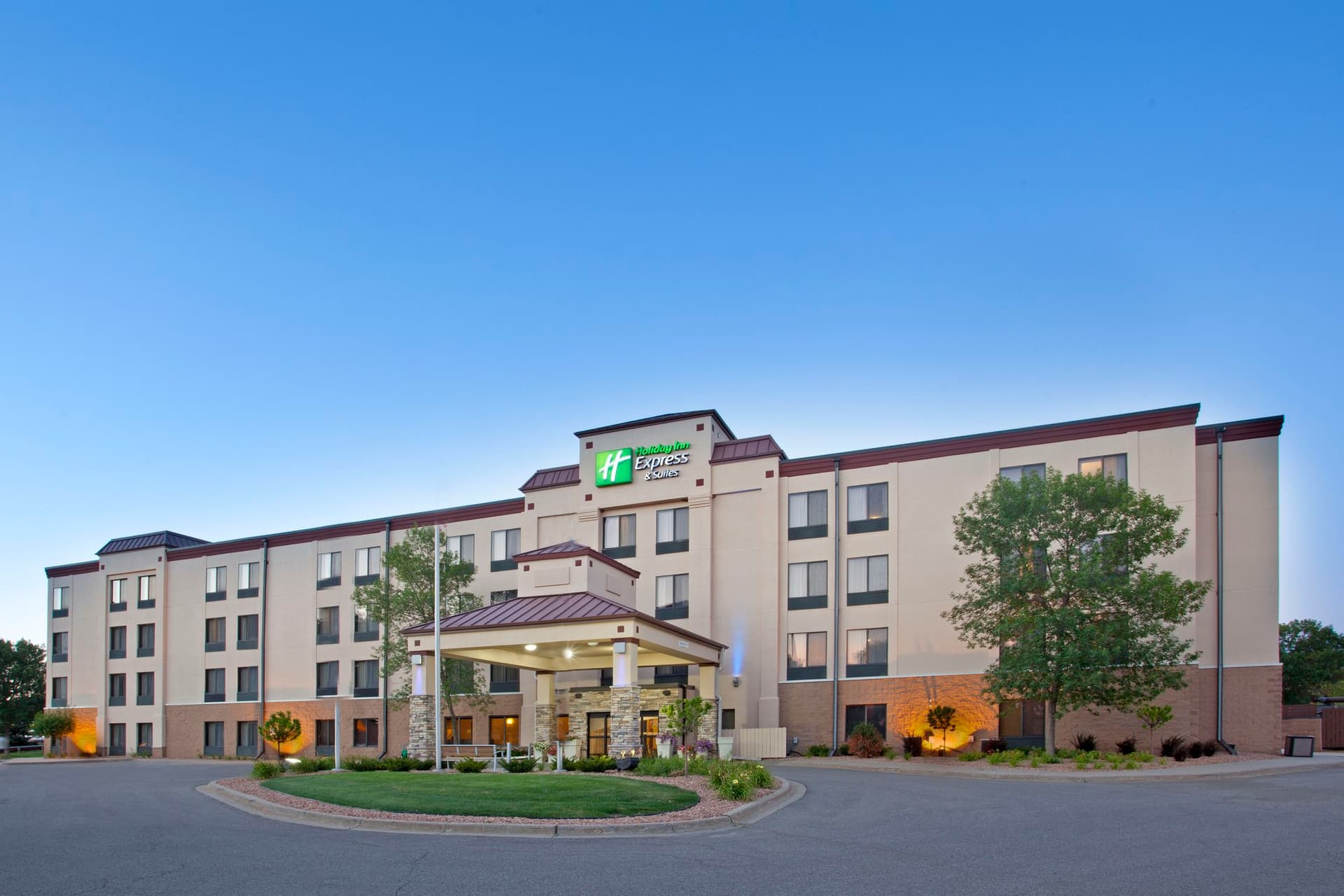 Holiday Inn Express & Suites Eden Prairie - Minnetonka в Миннетонка, MN
