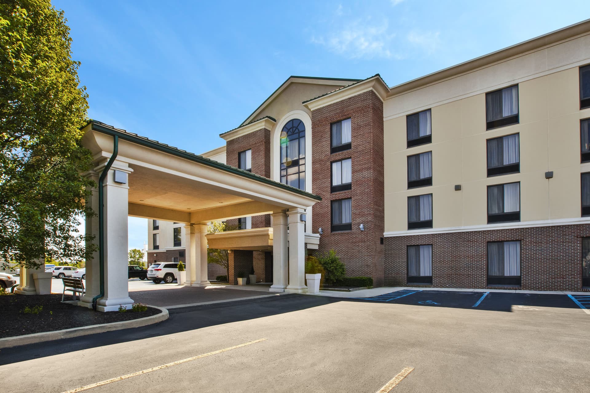 Holiday Inn Express Hotel & Suites Fort Wayne в Форт Уэйн, IN