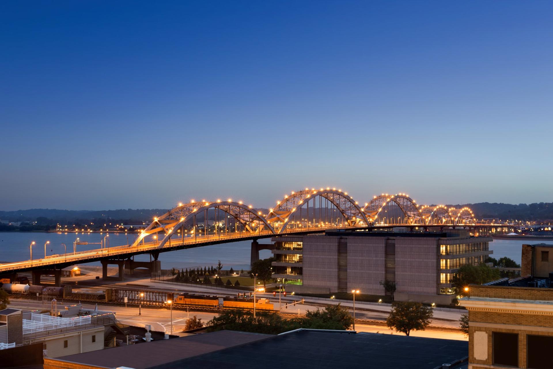 Holiday Inn Rock Island - Quad Cities ใน เกาะร็อค, IL