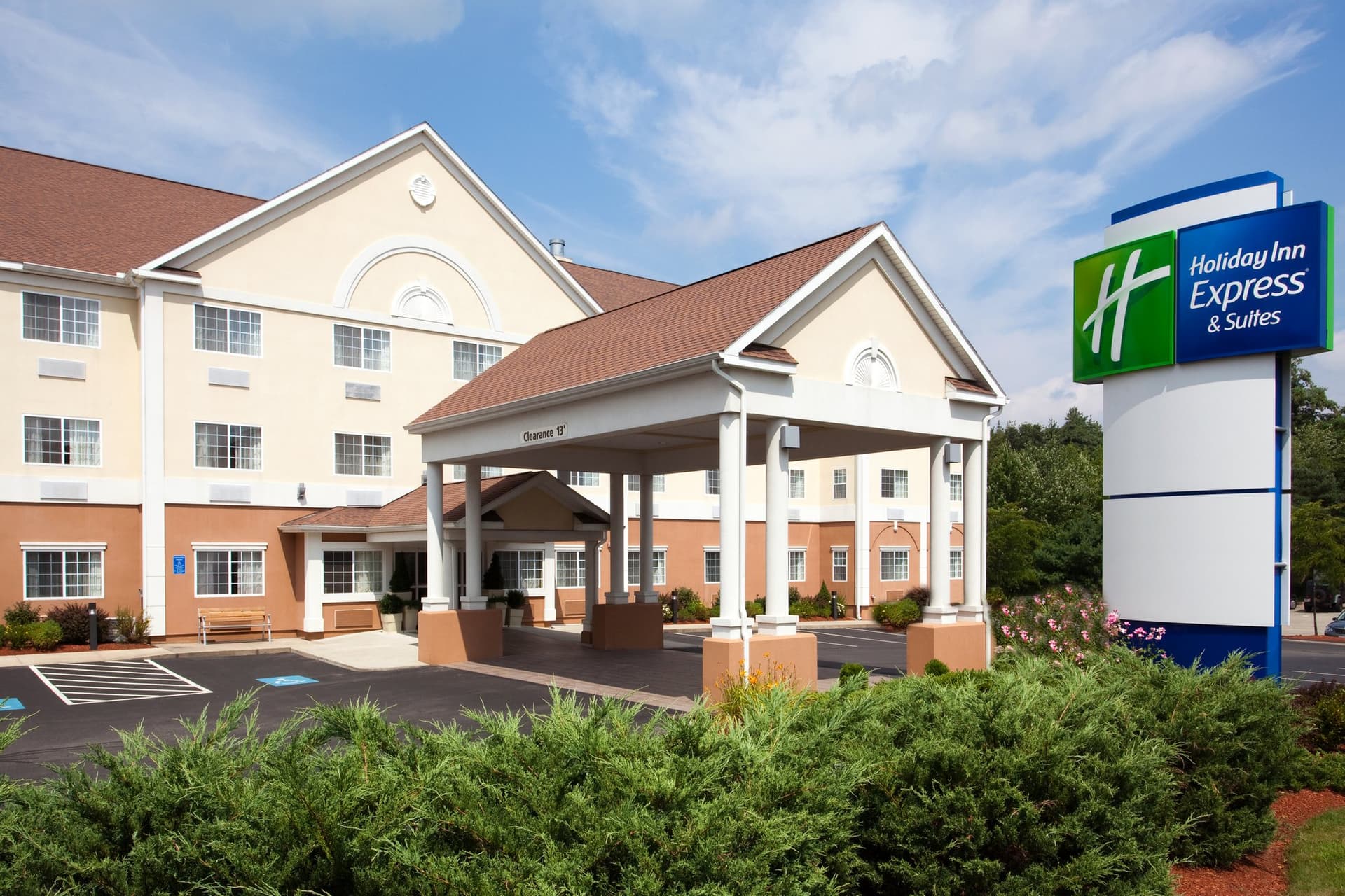 Holiday Inn Express Hotel & Suites Boston - Marlboro в Гудзон, MA