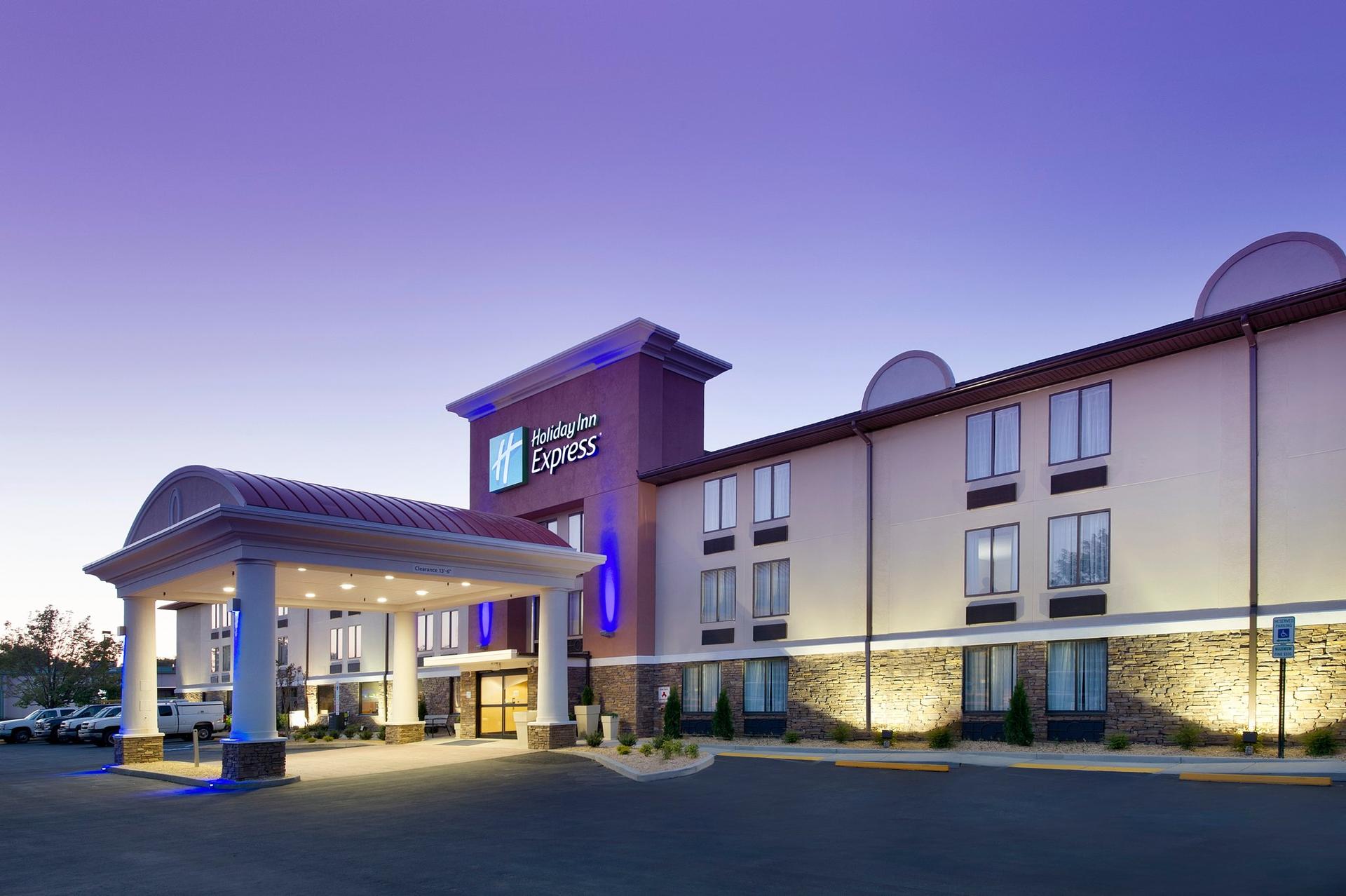 Holiday Inn Express Waldorf в Уолдорф, MD