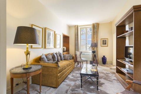 Chateau La Cheneviere a Caen, FR