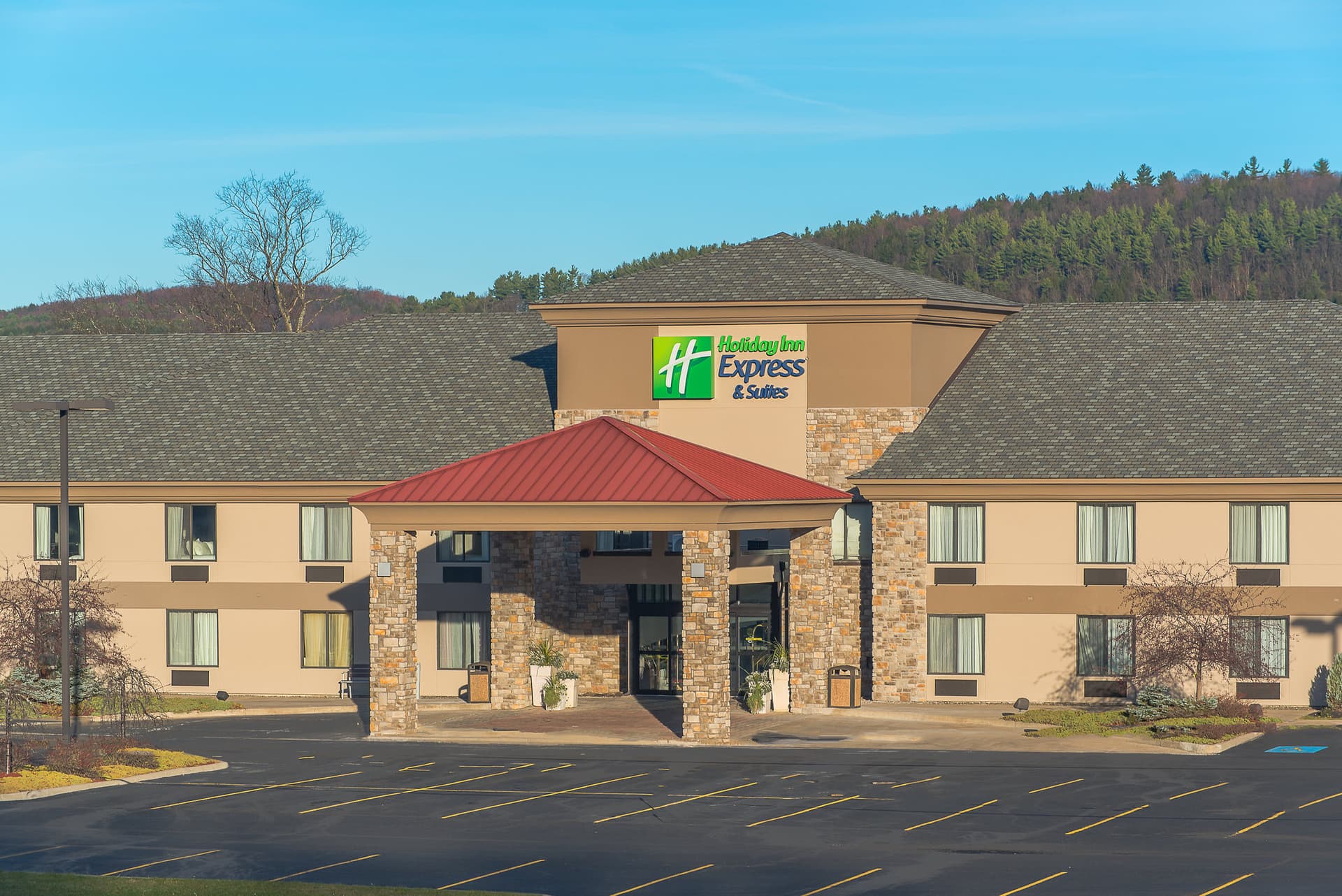 Holiday Inn Express Hotel & Suites Cooperstown в Куперстаун, NY