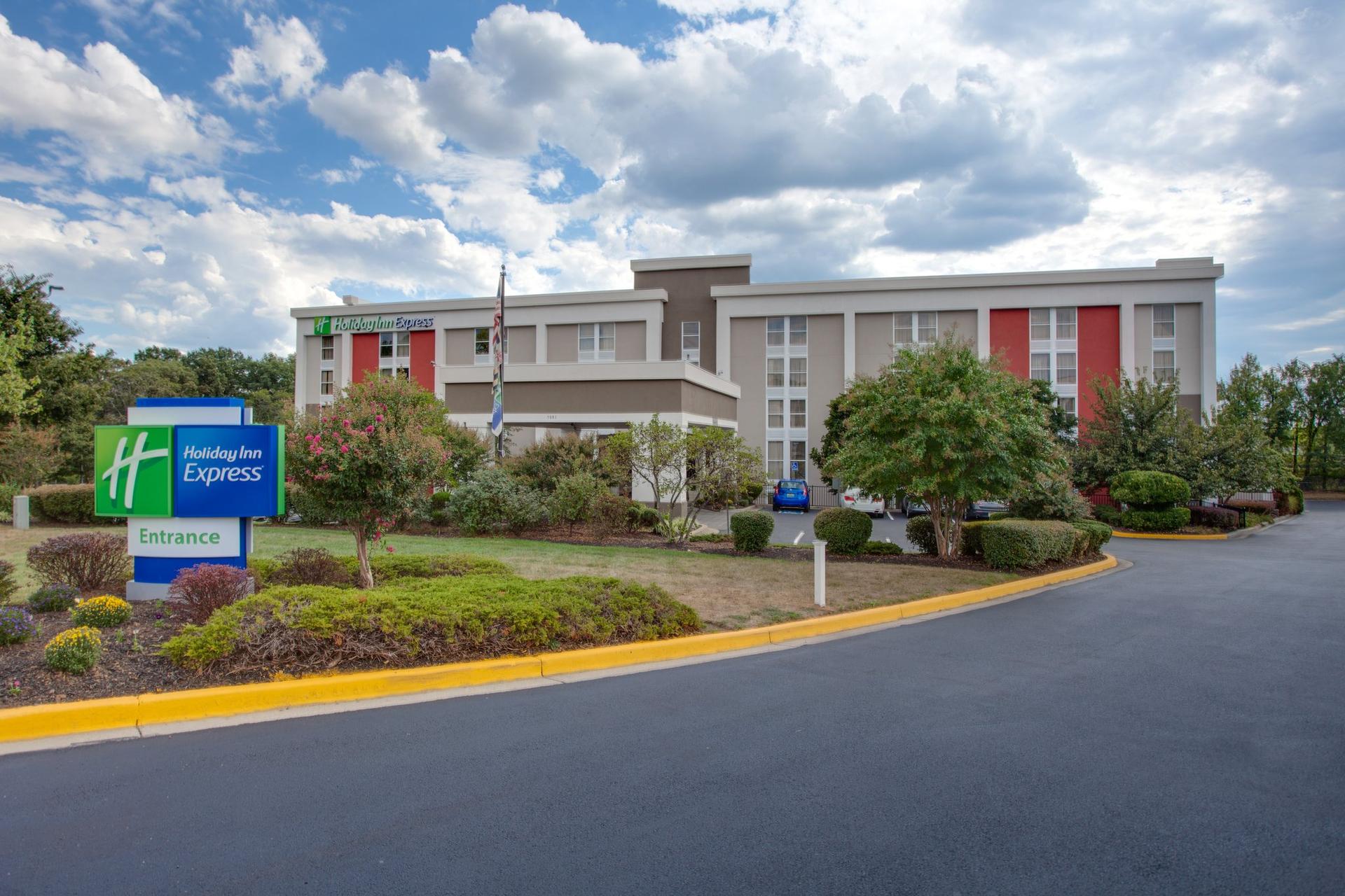 Holiday Inn Express Washington DC East- Andrews AFB в Кэмп Спрингс, MD
