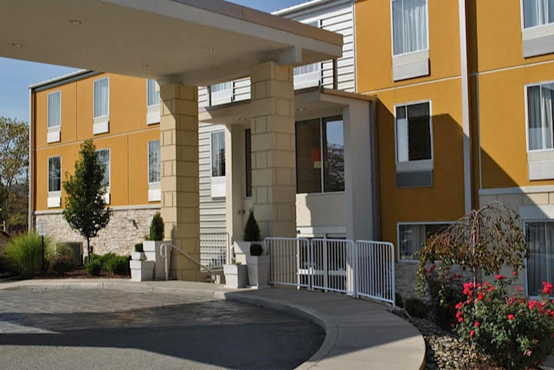 Holiday Inn Express Pittsburgh East - Mall Area в Питтсбург, PA