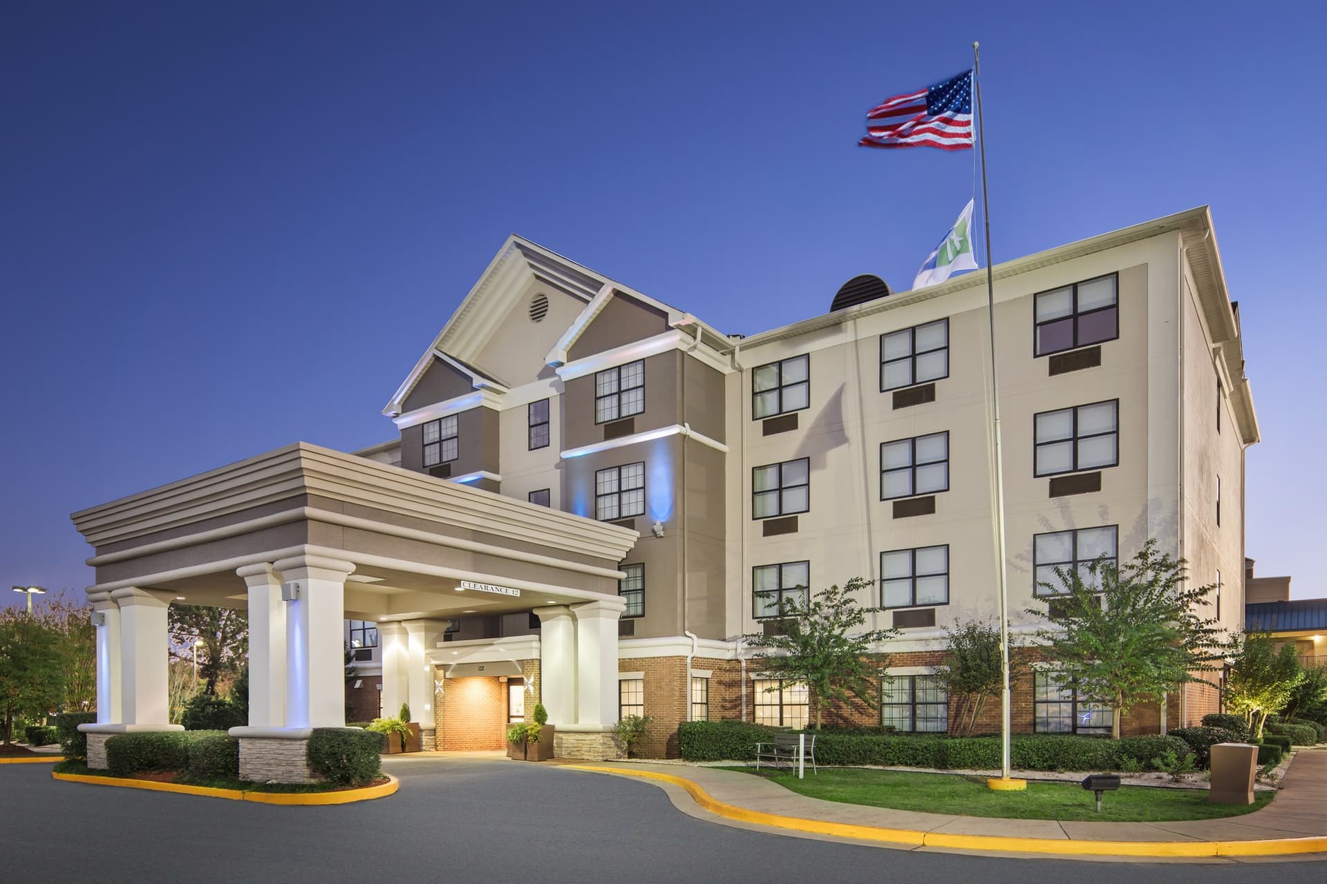 Holiday Inn Express Hotel & Suites Byron в Байрон, GA