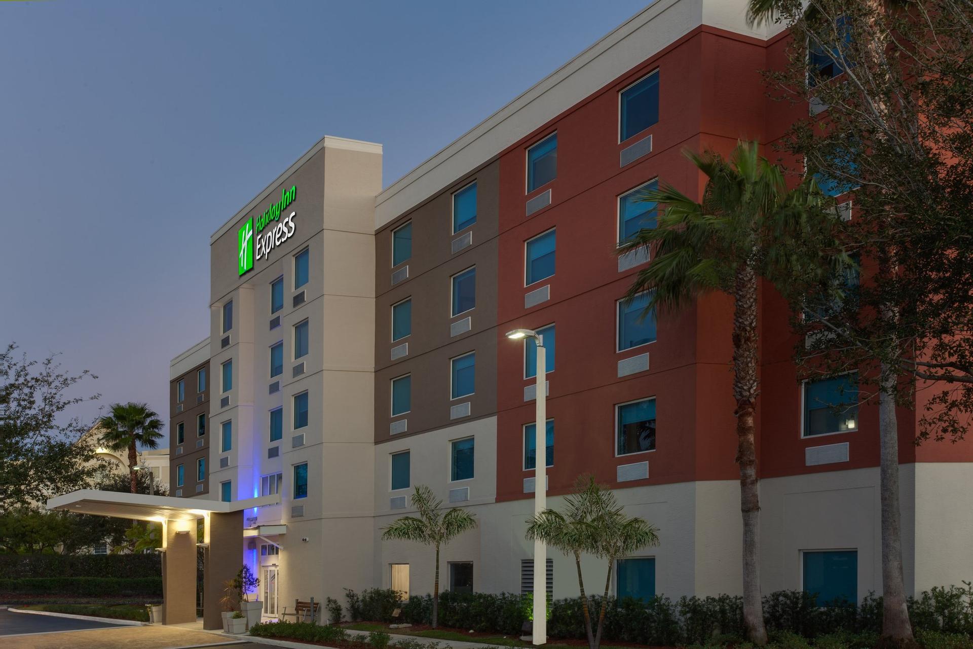 Holiday Inn Express & Suites Ft. Lauderdale Airport/Cruise в Форт-Лодердейл, FL