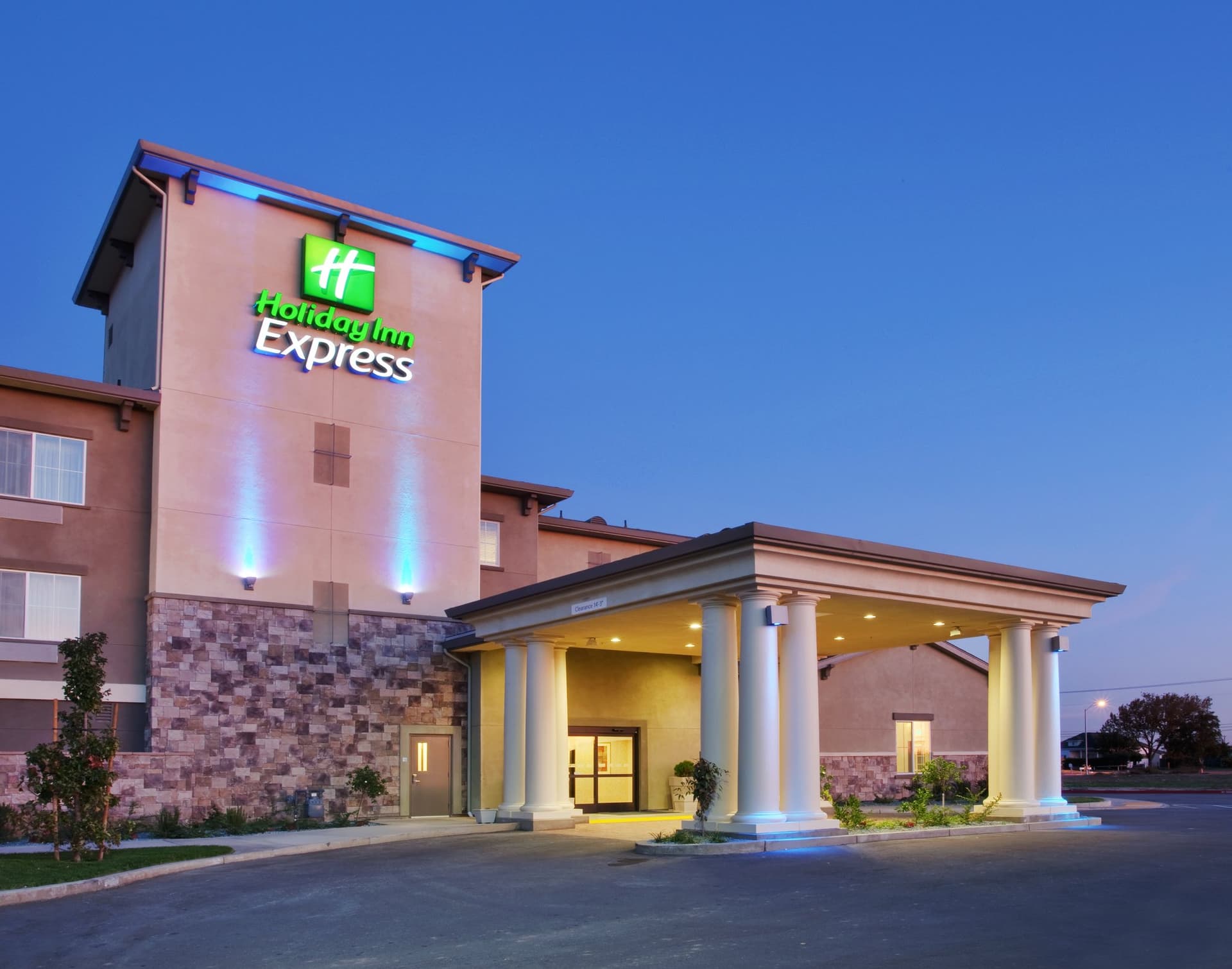 Holiday Inn Express Lodi в Лоди, CA