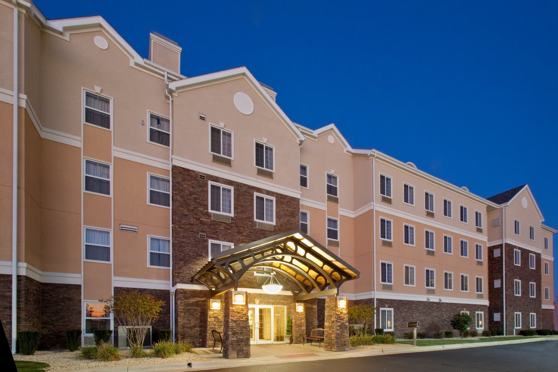 Staybridge Suites Rockford в Рокфорд, IL